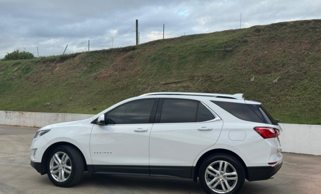 Completíssima, teto solar panorâmico, bancos em couro, multimídia com câmera de ré, chave de presença, park assist, top de linha.-21