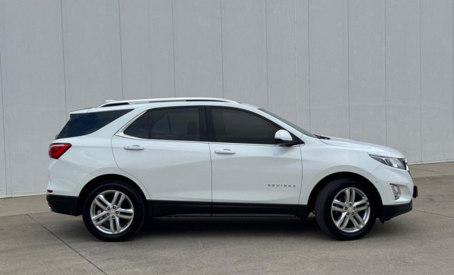 Completíssima, teto solar panorâmico, bancos em couro, multimídia com câmera de ré, chave de presença, park assist, top de linha.-19