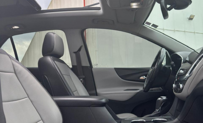 Completíssima, teto solar panorâmico, bancos em couro, multimídia com câmera de ré, chave de presença, park assist, top de linha.-13