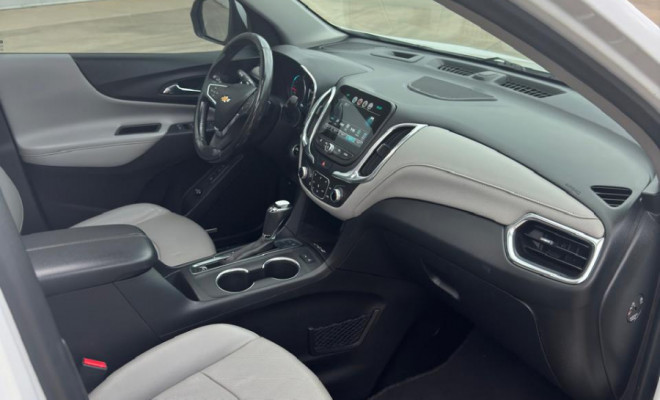Completíssima, teto solar panorâmico, bancos em couro, multimídia com câmera de ré, chave de presença, park assist, top de linha.-14