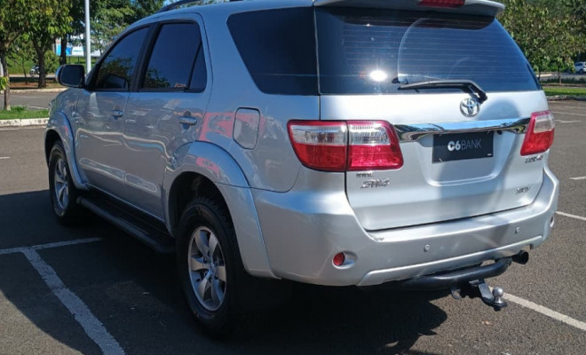 Toyota Hilux SW4 SRV D4-D 4x4 3.0 TDI Dies. Aut 2011 Diesel-0