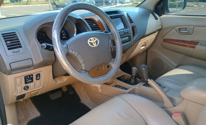 Toyota Hilux SW4 SRV D4-D 4x4 3.0 TDI Dies. Aut 2011 Diesel-4