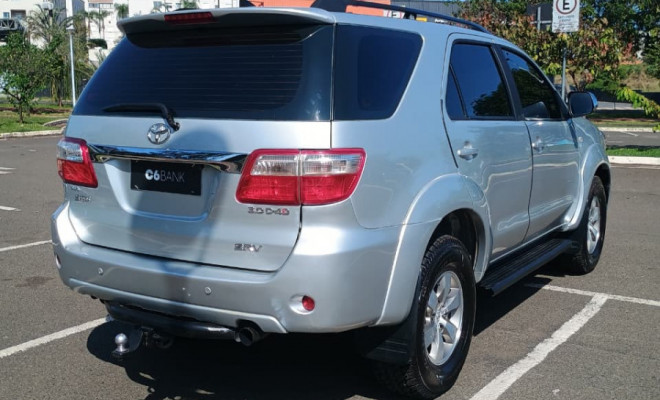Toyota Hilux SW4 SRV D4-D 4x4 3.0 TDI Dies. Aut 2011 Diesel-2