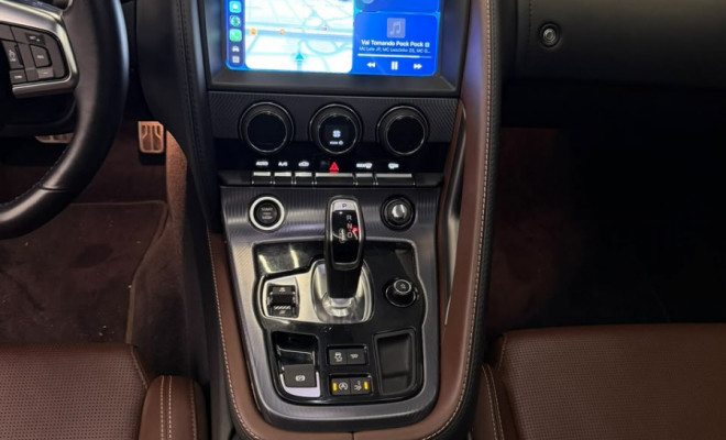 Jaguar F-Type 2.0 R-Dynamic Coupe 300cv Aut. 2019 Gasolina-2