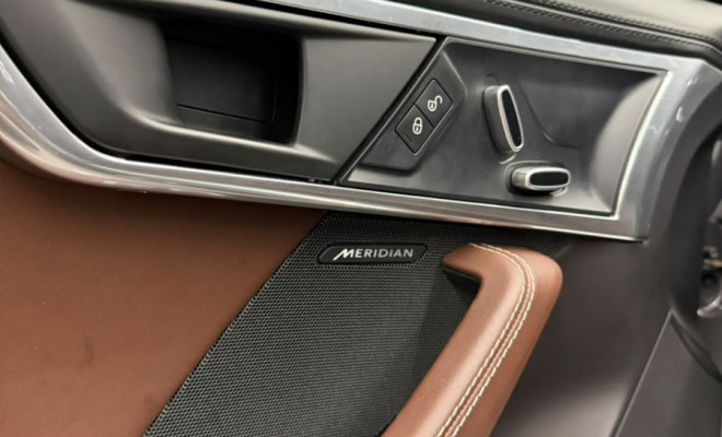 Jaguar F-Type 2.0 R-Dynamic Coupe 300cv Aut. 2019 Gasolina-9
