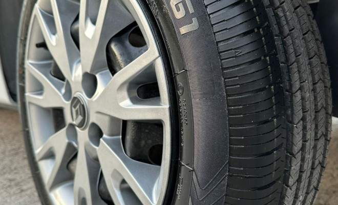 LOGAN Expres. 1.0 Hi-Flex 4 CILINDROS - 2015-5