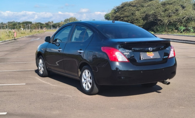 Nissan VERSA SL 1.6 16V Flex Fuel 4p Mec. 2013 Flex-3