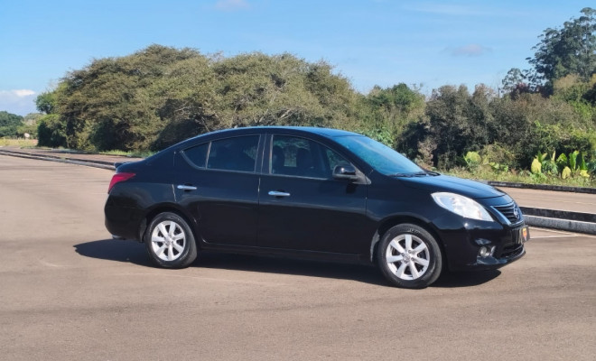 Nissan VERSA SL 1.6 16V Flex Fuel 4p Mec. 2013 Flex-1