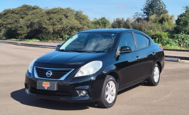 Nissan VERSA SL 1.6 16V Flex Fuel 4p Mec. 2013 Flex
