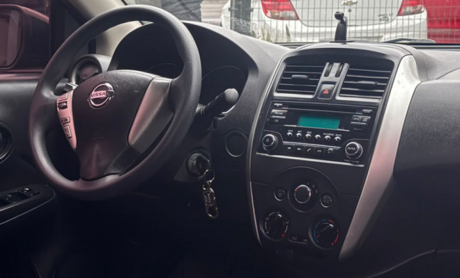 Nissan VERSA SL 1.6 16V Flex Fuel 4p Mec. 2016 Flex-4