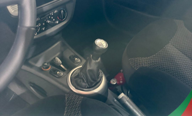 Citroën C3 GLX 1.4/ GLX Sonora 1.4 Flex 8V 5p 2011 Flex-4