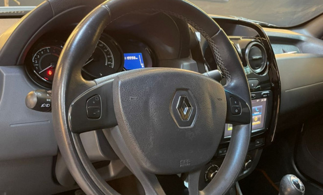 Renault DUSTER OROCH Dyna. 2.0 Mec. 2016 Flex  Espaço e Desempenho-8