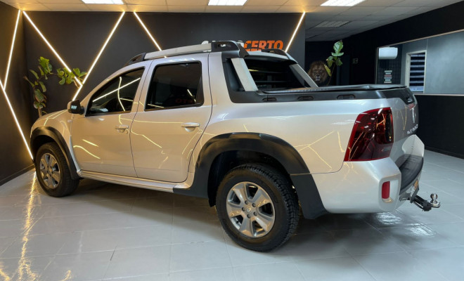 Renault DUSTER OROCH Dyna. 2.0 Mec. 2016 Flex  Espaço e Desempenho-2