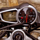 TRIUMPH STREET TRIPLE 675 ano 2015-3