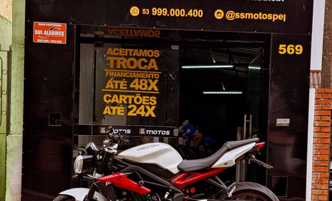 TRIUMPH STREET TRIPLE 675 ano 2015-4