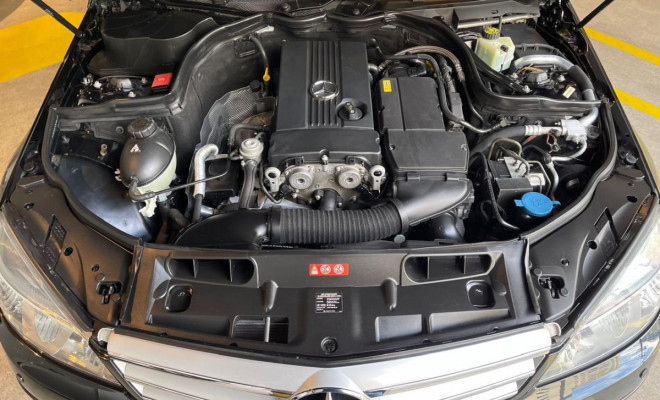 Mercedes-Benz C-180 Kompressor Classic 1.6 16V Gasolina Aut. 2010-23