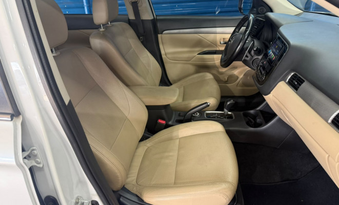 Mitsubishi OUTLANDER 3.0/ GT 3.0 V6 Aut. 2014 Gasolina-8
