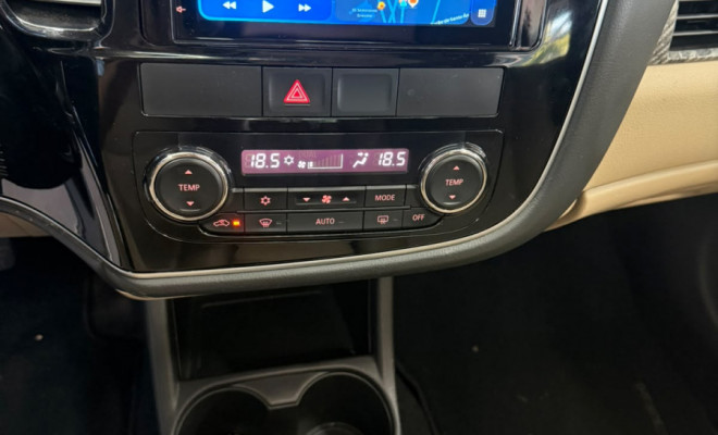 Mitsubishi OUTLANDER 3.0/ GT 3.0 V6 Aut. 2014 Gasolina-15