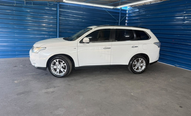 Mitsubishi OUTLANDER 3.0/ GT 3.0 V6 Aut. 2014 Gasolina-2