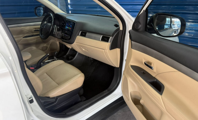 Mitsubishi OUTLANDER 3.0/ GT 3.0 V6 Aut. 2014 Gasolina-10