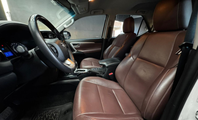 Toyota Hilux SW4 SR 4x2 2.7/ 2.7 Flex 16V Aut. 2020 Flex-4