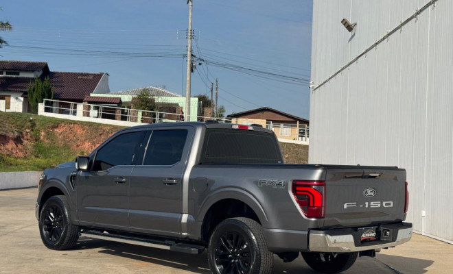Ford F-150 Lariat 4x4 5.0 V8 2024 - Força Bruta e Sofisticação Premium!-20