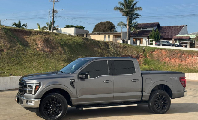 Ford F-150 Lariat 4x4 5.0 V8 2024 - Força Bruta e Sofisticação Premium!-19