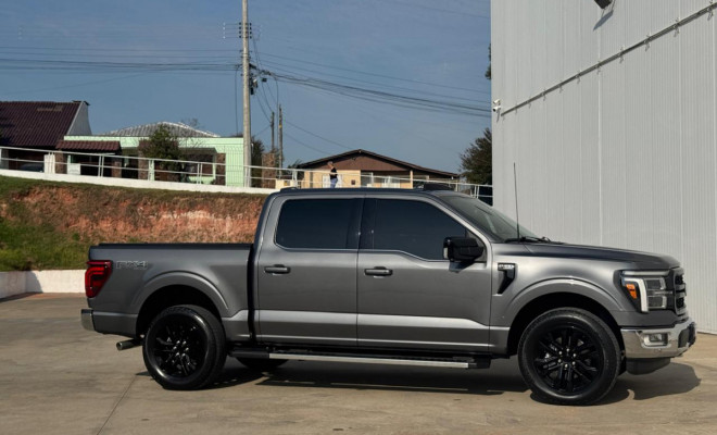 Ford F-150 Lariat 4x4 5.0 V8 2024 - Força Bruta e Sofisticação Premium!-23