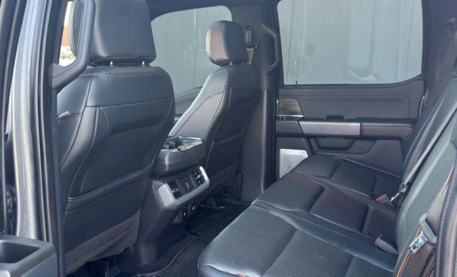 Ford F-150 Lariat 4x4 5.0 V8 2024 - Força Bruta e Sofisticação Premium!-9