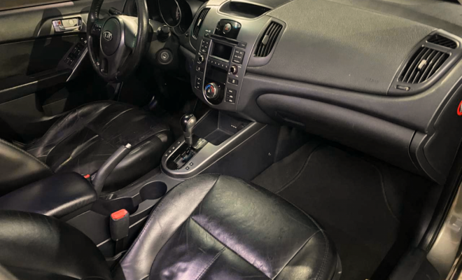 Kia Motors Cerato 1.6 16V Aut. 2010 Gasolina-9