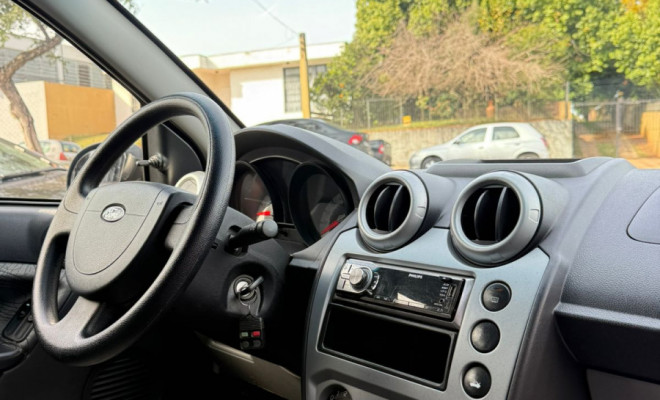 Ford Fiesta Sedan 1.0 8V Flex 4p 2010 Flex-5