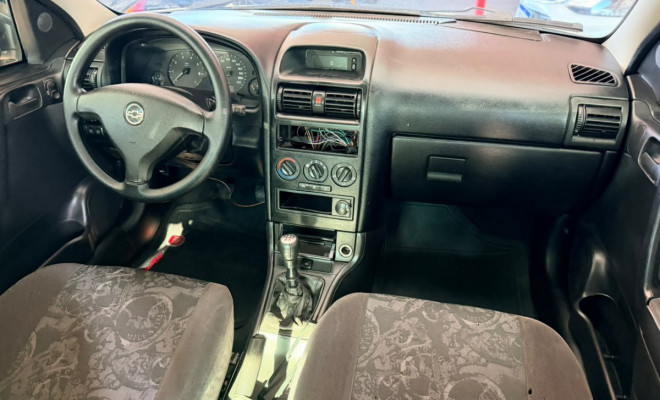 GM - Chevrolet Astra GL Milenium 1.8 MPFI 4p 2001 Gasolina-7