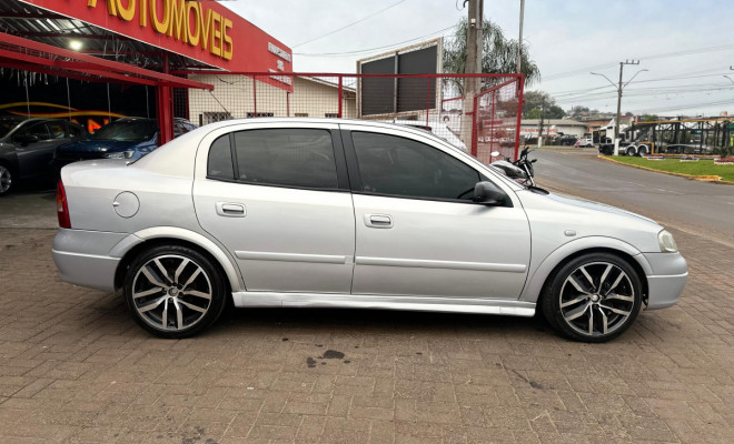 GM - Chevrolet Astra GL Milenium 1.8 MPFI 4p 2001 Gasolina-4