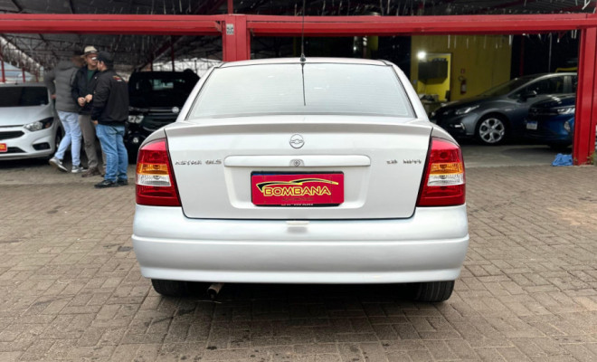 GM - Chevrolet Astra GL Milenium 1.8 MPFI 4p 2001 Gasolina-2