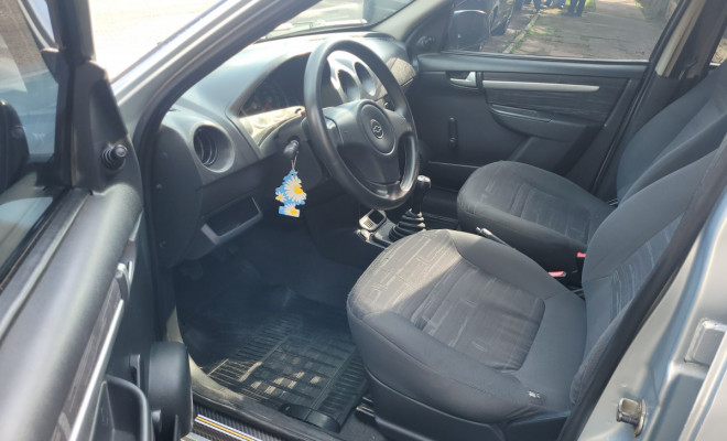 GM - Chevrolet PRISMA  Sed. Maxx/ LT 1.4 8V ECONOF. 4p 2009 Gasolina-4