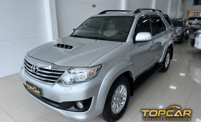 Toyota Hilux SW4 SRV D4-D 4x4 3.0 TDI Dies. Aut 2014 Diesel-0