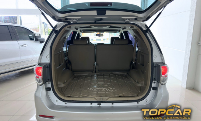 Toyota Hilux SW4 SRV D4-D 4x4 3.0 TDI Dies. Aut 2014 Diesel-4
