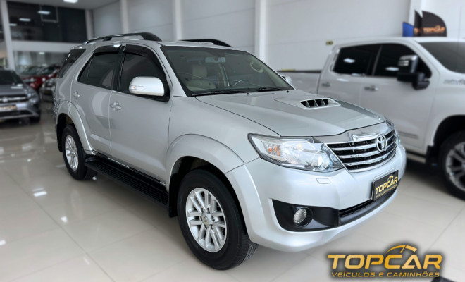 Toyota Hilux SW4 SRV D4-D 4x4 3.0 TDI Dies. Aut 2014 Diesel-1