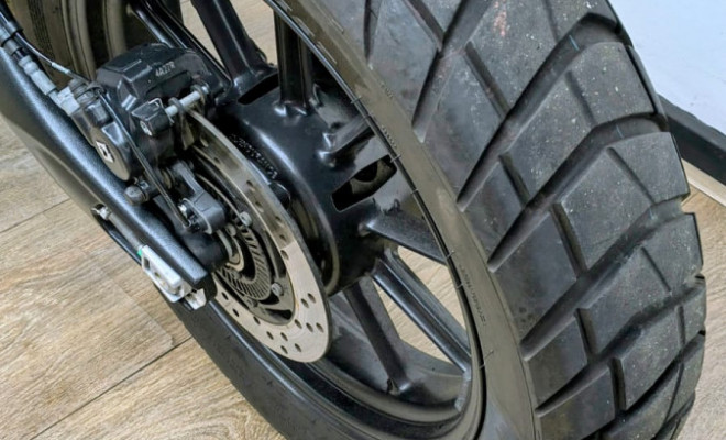 TRIUMPH SCRAMBLER 400X 2025 Gasolina-12
