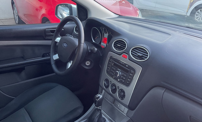 Ford Focus 1.6 16V  2012-8