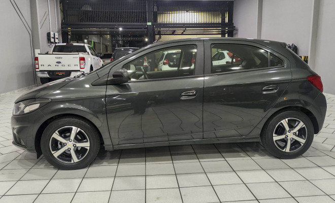 Onix LTZ 1.4 Aut. 2017 Baixa Quilometragem!-2
