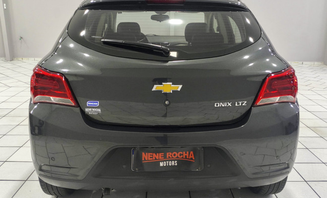 Onix LTZ 1.4 Aut. 2017 Baixa Quilometragem!-4