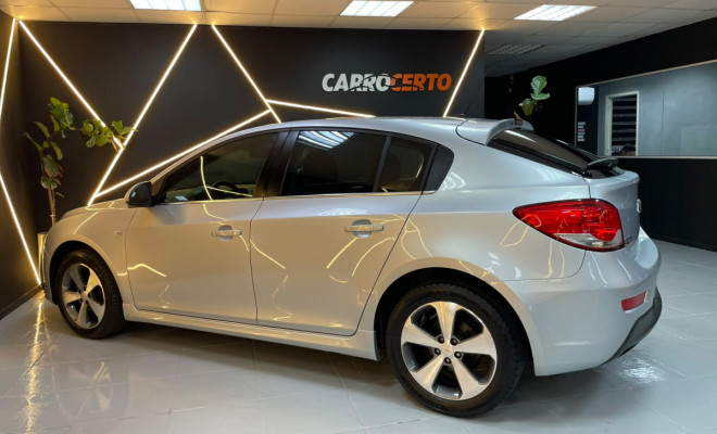 GM - Chevrolet CRUZE HB Sport LT 1.8  2012 Flex    Manual-2