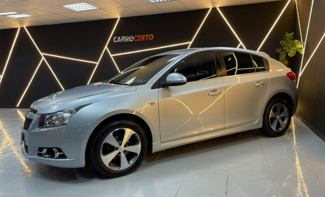 GM - Chevrolet CRUZE HB Sport LT 1.8  2012 Flex    Manual-1
