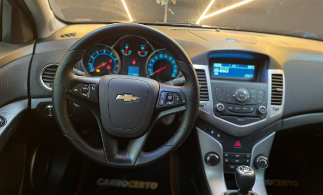 GM - Chevrolet CRUZE HB Sport LT 1.8  2012 Flex    Manual-5