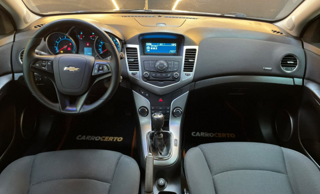 GM - Chevrolet CRUZE HB Sport LT 1.8  2012 Flex    Manual-4