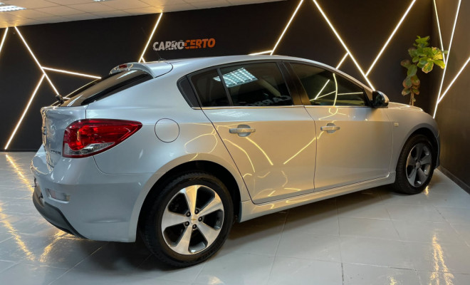 GM - Chevrolet CRUZE HB Sport LT 1.8  2012 Flex    Manual-3