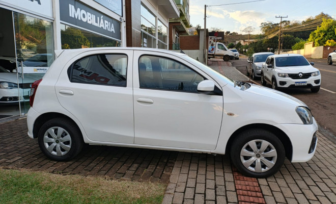 Toyota ETIOS X 1.3 Flex 16V 5p Mec. 2020 Flex-4