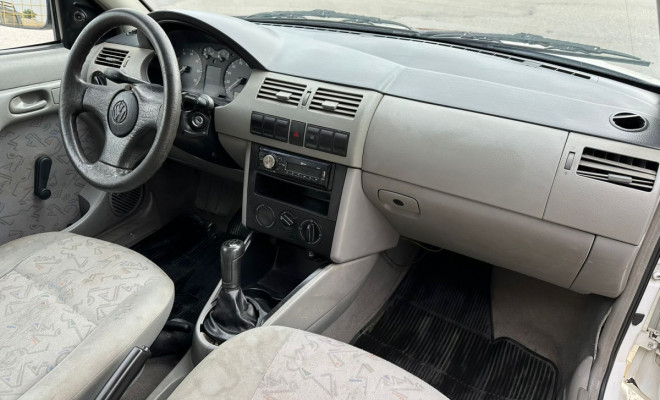 VW Gol 1.0 Plus 8V - 2001-7