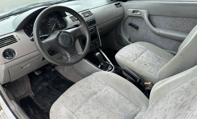 VW Gol 1.0 Plus 8V - 2001-8